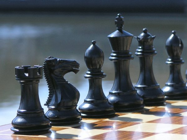 Margaret Anne Ebony Staunton 3.5 inch King Chess Set - Image 9