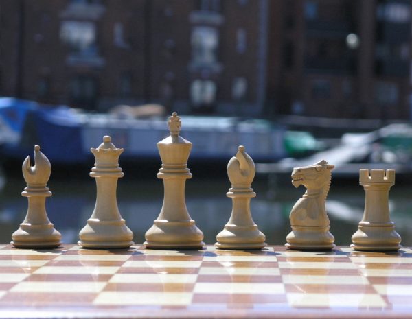 Margaret Anne Ebony Staunton 3.5 inch King Chess Set - Image 10