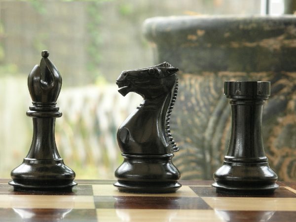 Margaret Anne Knight 4 inch King Triple Weight Ebony Chess Set - Image 3