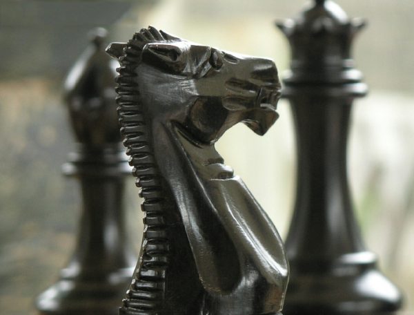 Margaret Anne Knight 4 inch King Triple Weight Ebony Chess Set - Image 5