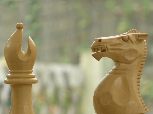 Margaret Anne Knight 4 inch King Triple Weight Ebony Chess Set - Image 10