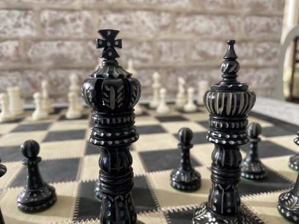 King Cross Staunton in Bone Chess Set - Image 9