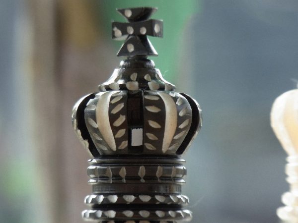 King Cross Staunton in Bone Chess Set - Image 2