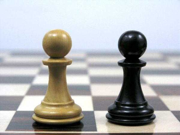 The Bronte in Ebony Wood Staunton Chess Set - Image 5