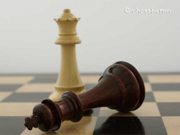 The Zephaniah Staunton Triple Weight in Bud Rosewood Chess Set - Image 3