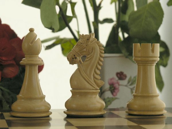 The Zephaniah Staunton Triple Weight in Bud Rosewood Chess Set - Image 8