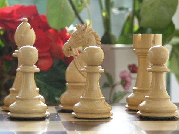 The Zephaniah Staunton Triple Weight in Bud Rosewood Chess Set - Image 12
