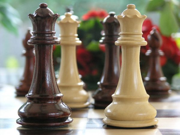 The Zephaniah Staunton Triple Weight in Bud Rosewood Chess Set - Image 16