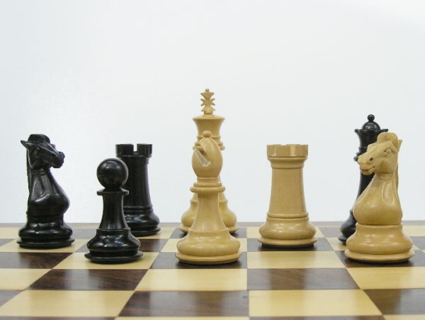 Royal Knight Ebony Staunton Chess Set - Image 2