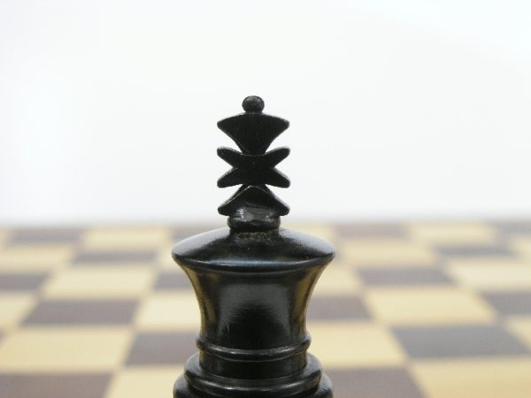 Royal Knight Ebony Staunton Chess Set