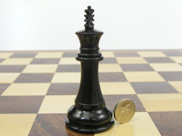 Royal Knight Ebony Staunton Chess Set - Image 4