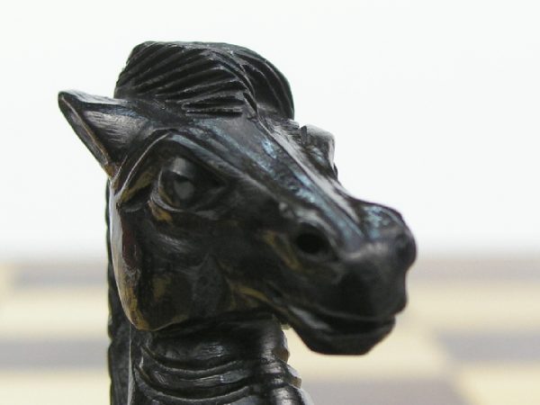 Royal Knight Ebony Staunton Chess Set - Image 7
