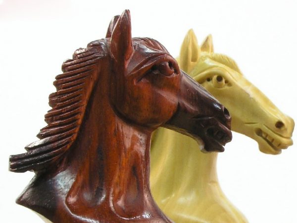 The Bronte in Bud Rosewood Staunton Chess Set - Image 2