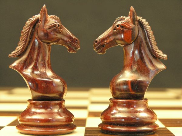 The Bronte in Bud Rosewood Staunton Chess Set - Image 3