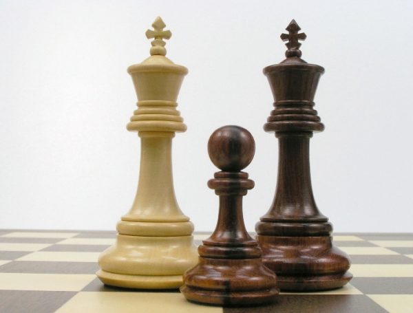 Majestic Staunton Triple Weighted in Bud Rosewood Chess Set