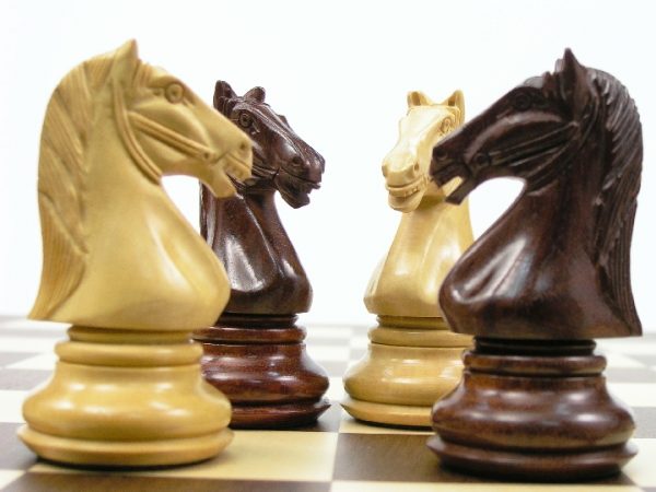 Majestic Staunton Triple Weighted in Bud Rosewood Chess Set - Image 3