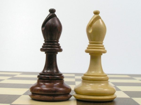 Majestic Staunton Triple Weighted in Bud Rosewood Chess Set - Image 5