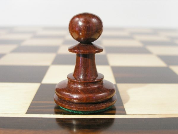 Royal Shock Staunton - Bud Rosewood Chess Set - Image 3
