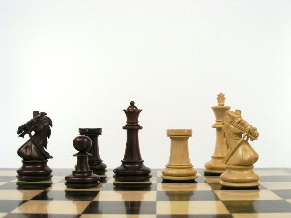 Royal Shock Staunton - Bud Rosewood Chess Set - Image 7