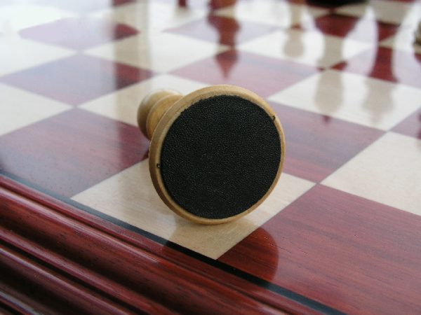 King Edward Bud Rosewood Triple Weight 5 inch King Chess Set - Image 11