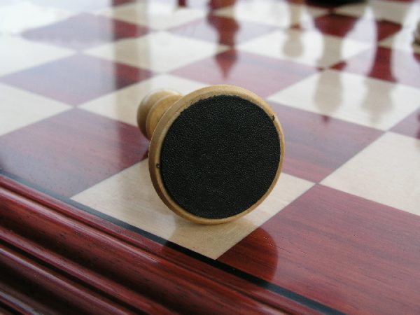 King Edward Bud Rosewood Triple Weight Felted Chess Pieces - Image 3