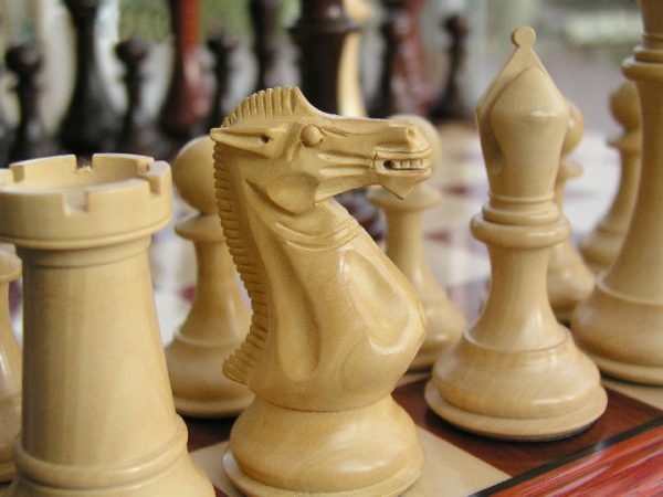 King Edward Bud Rosewood Triple Weight Felted Chess Pieces