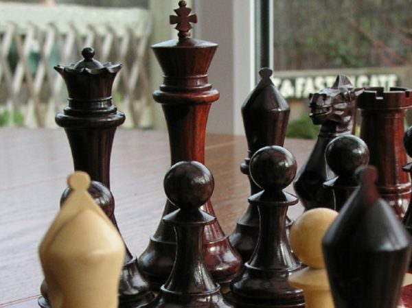 King Edward Bud Rosewood Triple Weight Felted Chess Pieces - Image 8
