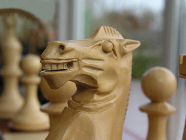 King Edward Bud Rosewood Triple Weight Felted Chess Pieces - Image 9
