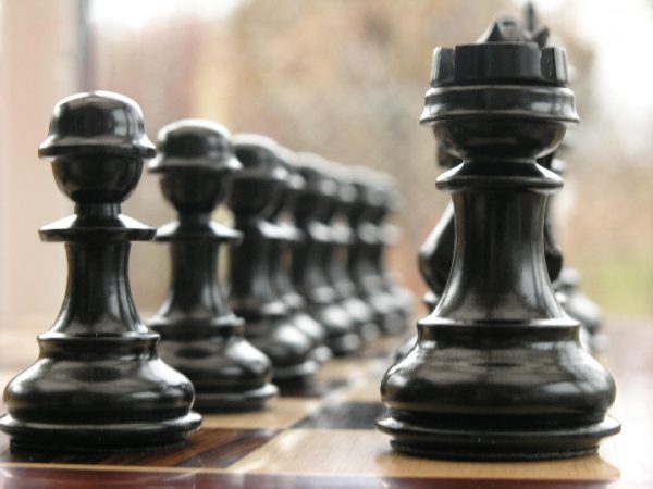 Old Deuteronomy Triple Weighted Felted Ebony Staunton Chess Pieces - Image 4
