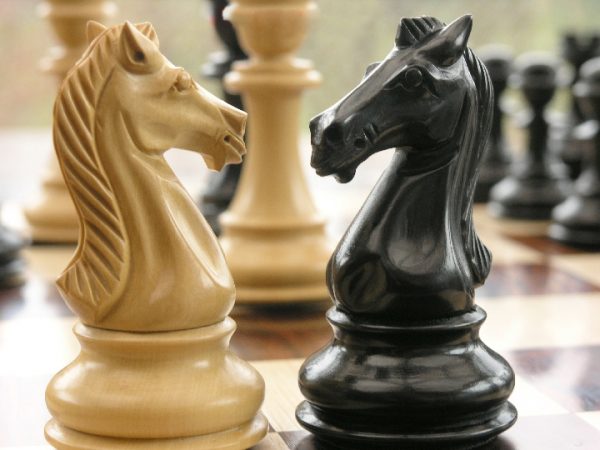 Old Deuteronomy Triple Weighted Felted Ebony Staunton Chess Pieces - Image 6