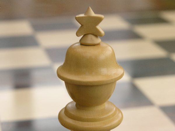 Old Deuteronomy Triple Weighted Felted Ebony Staunton Chess Pieces - Image 9
