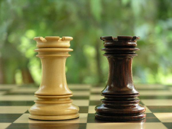 The Ashia in Bud Rosewood Triple Weight Chess Pieces - Image 3