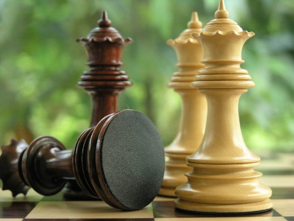 The Ashia in Bud Rosewood Triple Weight Chess Pieces - Image 4