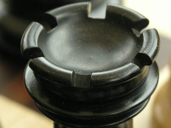 The Ashia in Ebony Triple Weight Chess Pieces - Image 2
