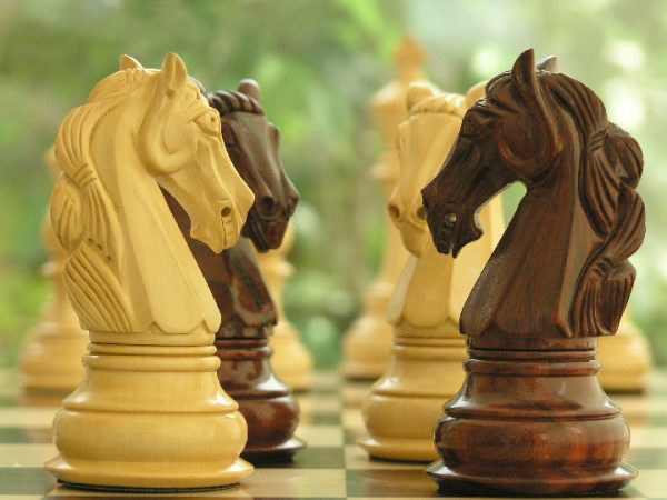 The Original King Charles in Bud Rosewood Triple Weighted Chess Pieces