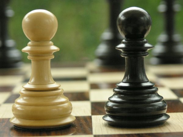 The Original King Charles in Ebonised Triple Weighted Chess Pieces - Image 4