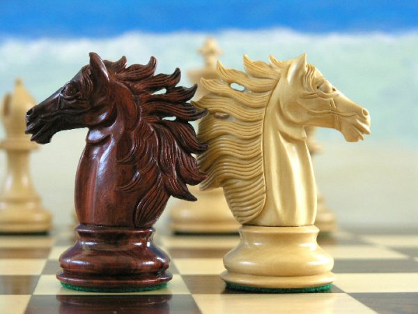 Baggio Staunton in Bud Rosewood Chess Pieces