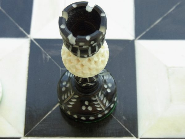 The Warner Bone Staunton Chess Pieces - Image 7