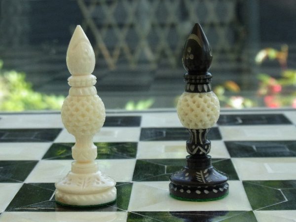 The Warner Bone Staunton Chess Pieces - Image 8