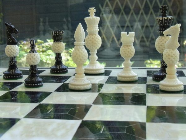 The Warner Bone Staunton Chess Pieces - Image 9