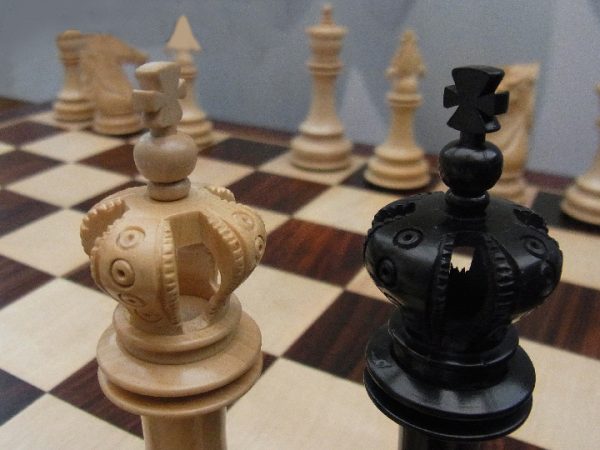 The Montreal Chess Set in Ebony - Image 4