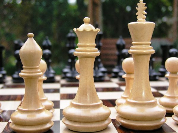 Chamfered Base Triple Weighted Staunton Ebonised - 5 inch King Chess Pieces - Image 3