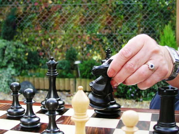 Chamfered Base Triple Weighted Staunton Ebonised - 5 inch King Chess Pieces - Image 4