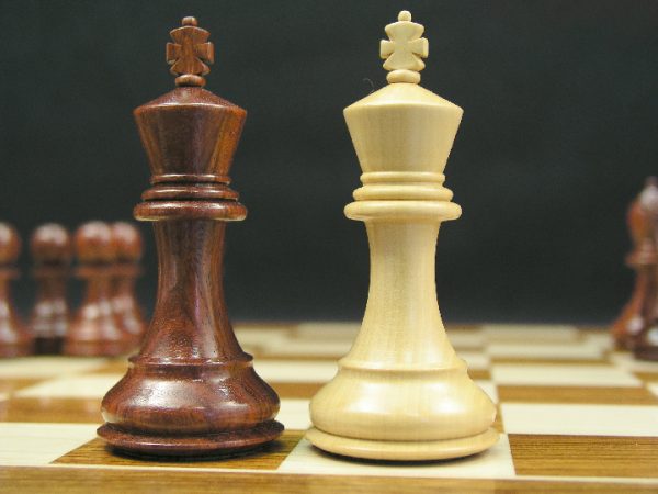 Margaret Anne Knight Staunton Bud Rosewood 3.5 inch King Chess Pieces - Image 3