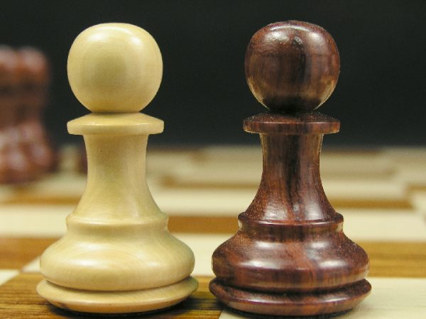Margaret Anne Knight Staunton Bud Rosewood 3.5 inch King Chess Pieces - Image 4