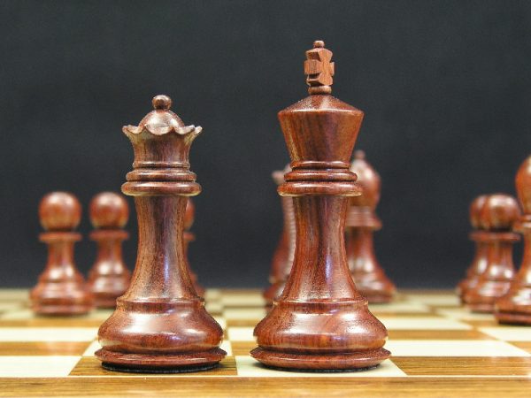 Margaret Anne Knight Staunton Bud Rosewood 3.5 inch King Chess Pieces - Image 7
