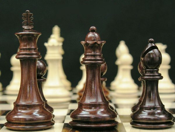 Royal Knight Bud Rosewood Staunton Chess Pieces - Image 10