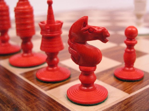 Reproduction Antique - Red White Camel Bone John Calvert Chess Set - Image 3