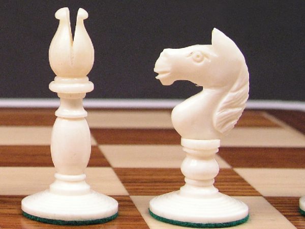 Reproduction Antique - Red White Camel Bone John Calvert Chess Set - Image 7