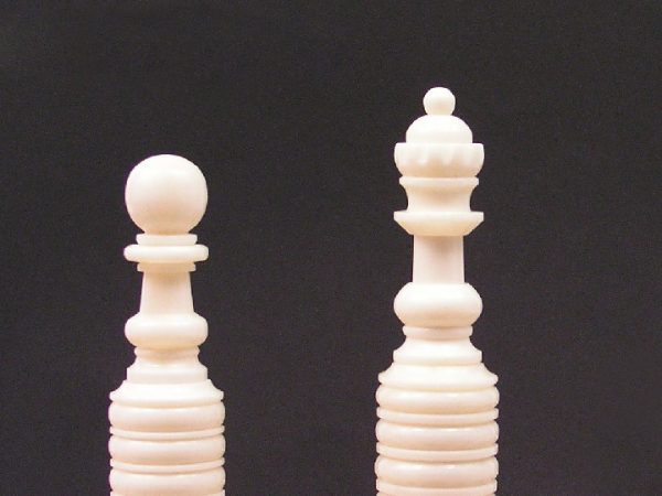 Reproduction Antique - Red White Camel Bone John Calvert Chess Set - Image 8